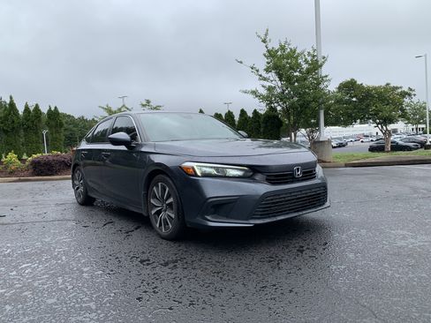 Used 2022 Honda Civic EX image 2