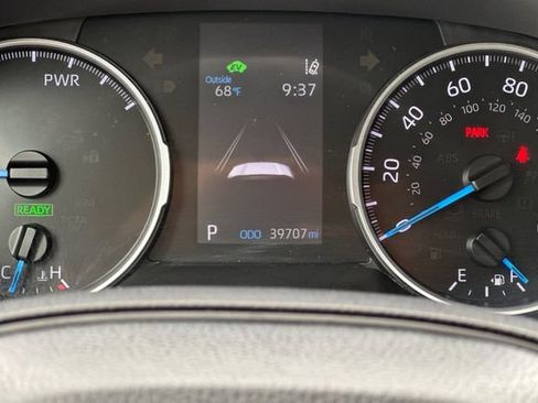 Used 2022 Toyota RAV4 LE AWD/4WD image 29