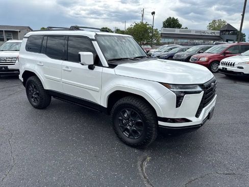 Used 2025 Lexus GX 550 w/ Accessory Package (2T) AWD/4WD image 5