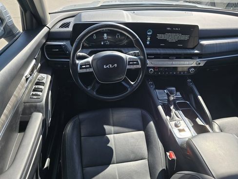 Used 2023 Kia Telluride EX w/ EX Captain's Chair Package image 4
