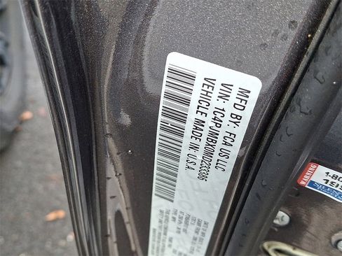 Used 2021 Jeep Cherokee Trailhawk w/ Technology Group image 28