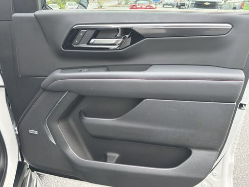 Used 2025 Chevrolet Suburban RST w/ Comfort Package AWD/4WD image 14