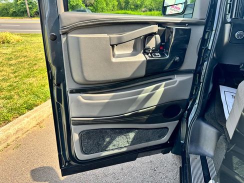 Used 2018 Chevrolet Express 2500 w/ Enhanced Convenience Package RWD image 11