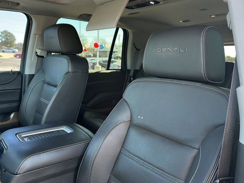 Used 2020 GMC Yukon Denali image 14