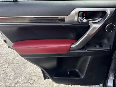 Used 2023 Lexus GX 460 Premium w/ Accessory Package image 21