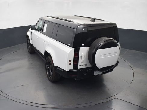 Used 2023 Land Rover Defender 130 X-Dynamic SE AWD/4WD image 40