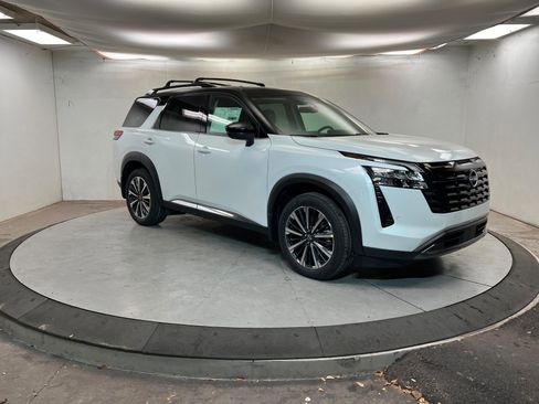 New 2026 Nissan Pathfinder Platinum image 7