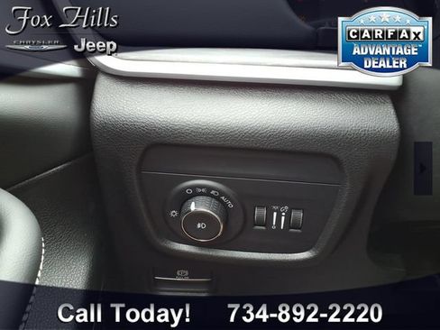 Used 2023 Jeep Grand Cherokee L Limited AWD/4WD image 19