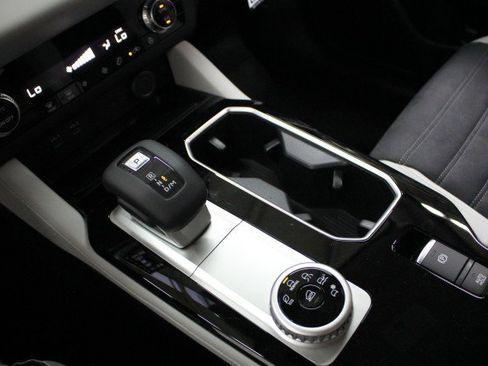 New 2026 Mitsubishi Outlander SE image 14