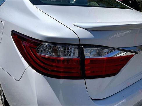 Used 2015 Lexus ES 300h w/ Navigation System Package FWD image 28