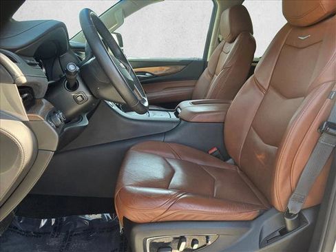 Used 2019 Cadillac Escalade Premium Luxury image 18