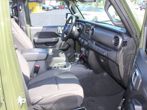 Used 2021 Jeep Gladiator Sport image 12