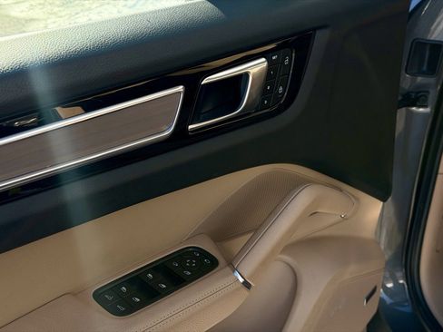 Used 2023 Porsche Cayenne image 19