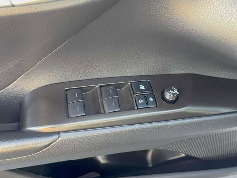 Certified 2021 Toyota Camry SE image 17