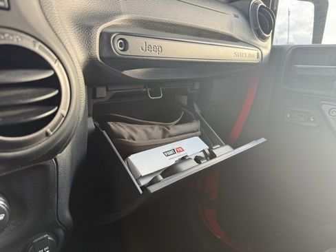 Used 2018 Jeep Wrangler Unlimited Sport S image 20