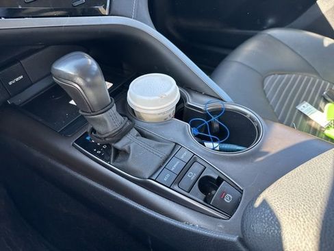 Used 2022 Toyota Camry SE image 15