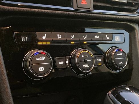 Used 2024 Volkswagen Taos SE image 24