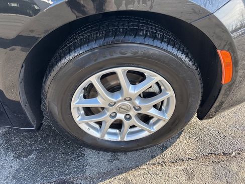 Used 2023 Chrysler Voyager LX image 9