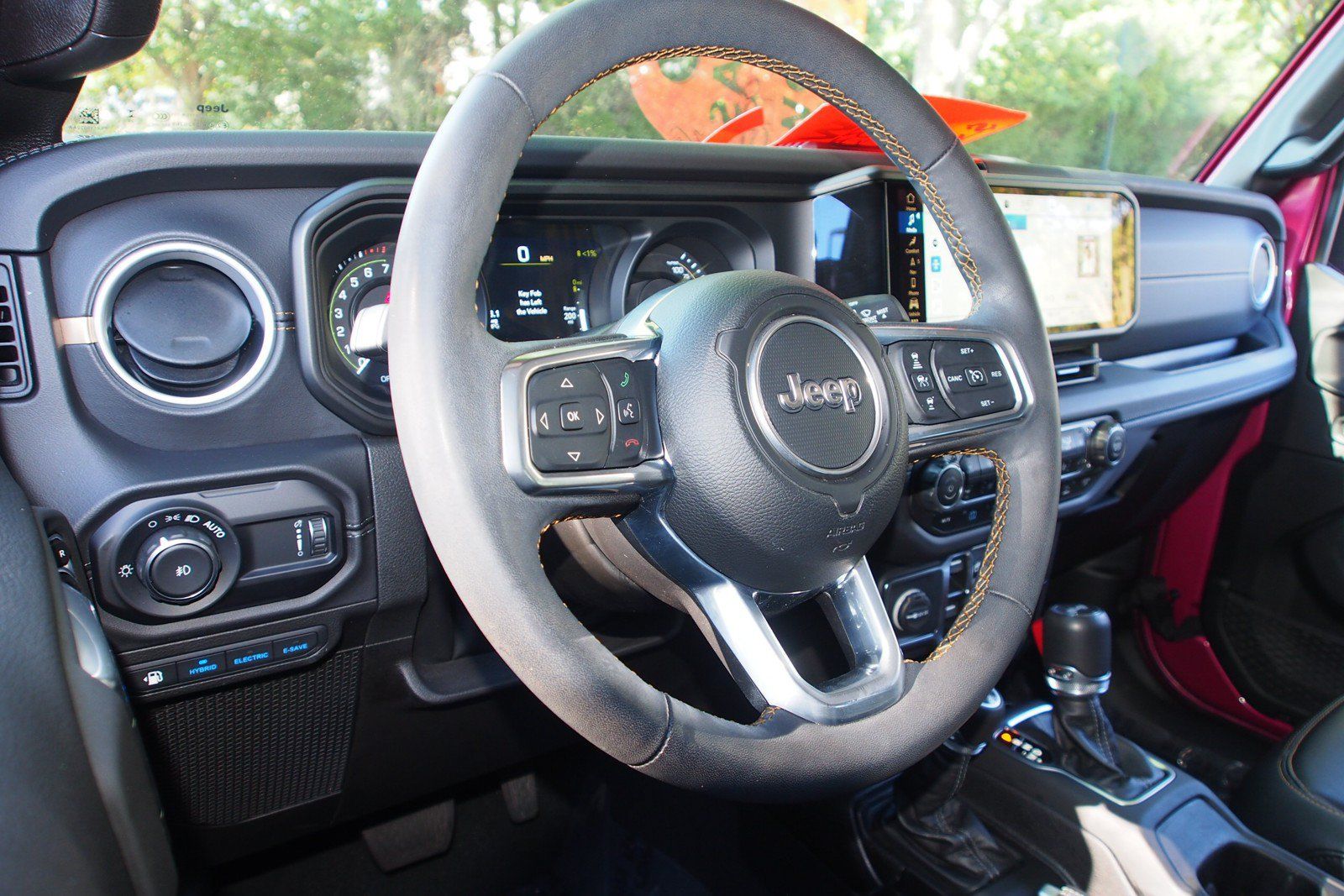 Used 2024 Jeep Wrangler Unlimited Sahara w/ Technology Group AWD/4WD image 15