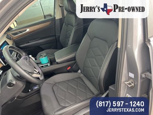 Used 2024 Volkswagen Atlas SE image 9