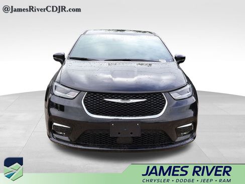Used 2025 Chrysler Pacifica Select FWD image 5