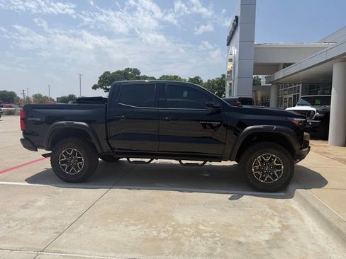 Used 2025 Chevrolet Colorado ZR2 w/ Technology Package AWD/4WD image 3