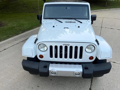 Used 2013 Jeep Wrangler Unlimited Sahara w/ Connectivity Group image 16