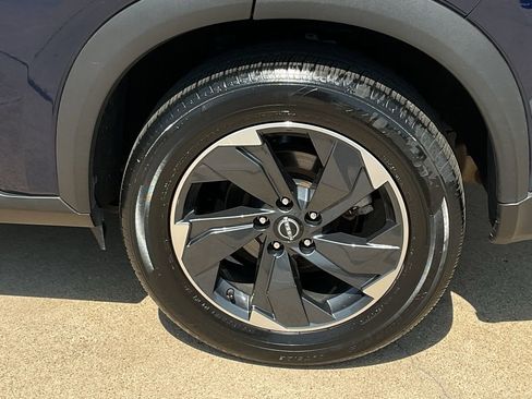 Used 2025 Nissan Rogue SV image 8