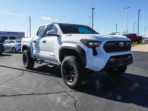 New 2025 Toyota Tacoma TRD Off-Road image 2