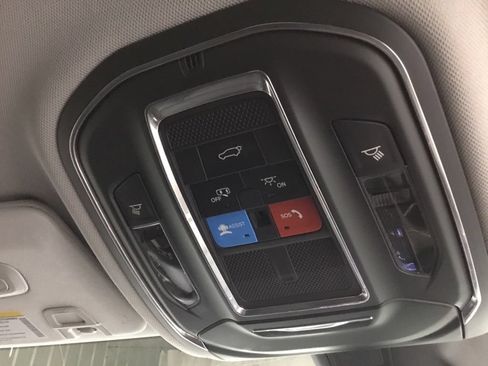Used 2023 Jeep Grand Cherokee Limited w/ Luxury Tech Group II AWD/4WD image 40
