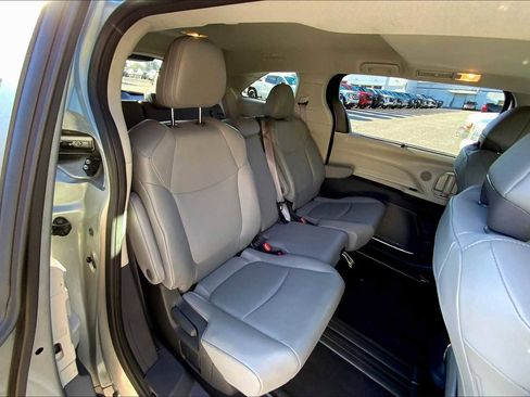 Used 2024 Toyota Sienna XLE image 19