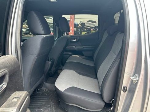 Used 2021 Toyota Tacoma TRD Sport w/ Technology Package AWD/4WD image 18