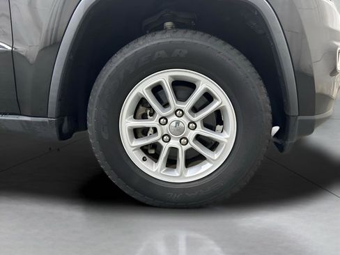 Used 2020 Jeep Grand Cherokee Laredo image 11