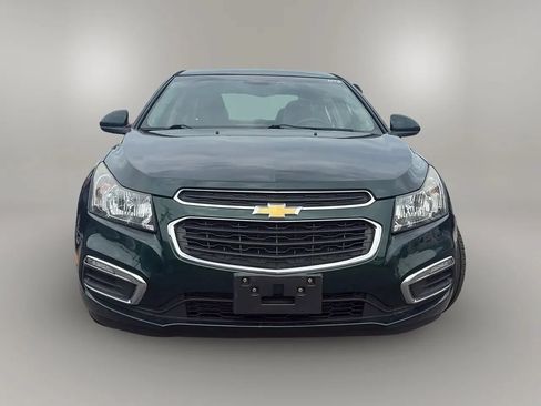 Used 2015 Chevrolet Cruze LT FWD image 2