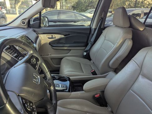 Used 2020 Honda Pilot Touring image 9