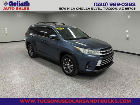 Used 2019 Toyota Highlander XLE image 1