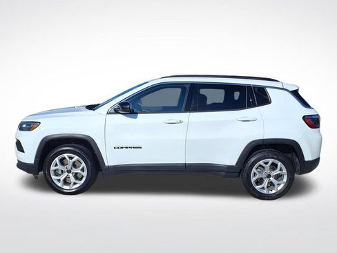 Used 2025 Jeep Compass Latitude AWD/4WD image 5
