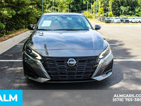 Used 2025 Nissan Altima 2.5 SV FWD image 9