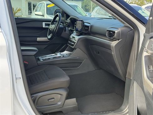 Used 2021 Ford Explorer XLT image 15