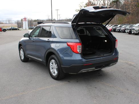 Used 2021 Ford Explorer XLT w/ Equipment Group 202A image 7