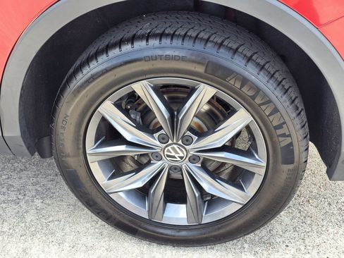 Used 2022 Volkswagen Tiguan SE AWD/4WD image 11