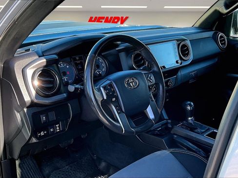 Used 2020 Toyota Tacoma TRD Sport Double Cab 5' Bed AT image 19