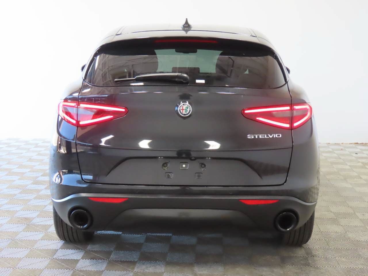 Used 2023 Alfa Romeo Stelvio Sprint RWD image 4