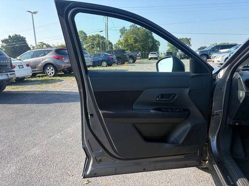 Used 2025 Nissan Kicks S FWD image 11
