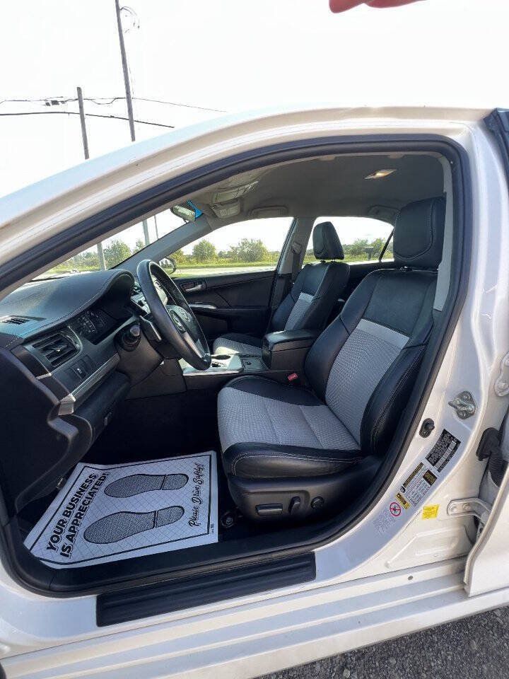 Used 2014 Toyota Camry SE FWD image 9