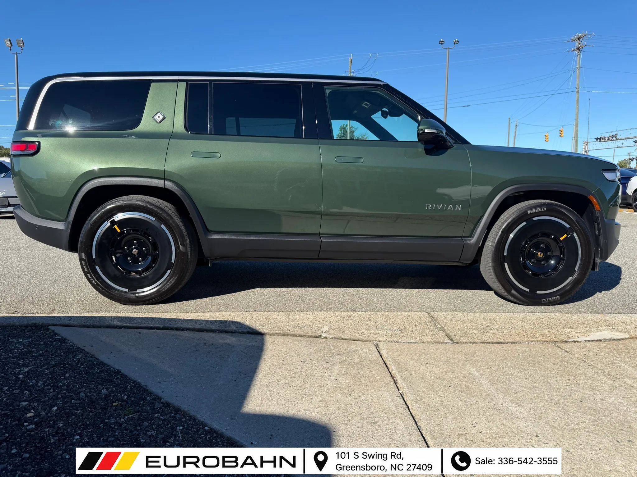 Used 2025 Rivian R1S Adventure Dual AWD/4WD image 22