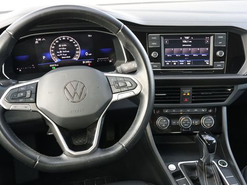 Used 2024 Volkswagen Jetta SE FWD image 16