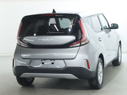 Used 2023 Kia Soul LX w/ LX Technology Package image 13