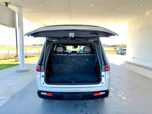 Used 2022 Jeep Wagoneer Series III w/ Convenience Group I RWD image 16