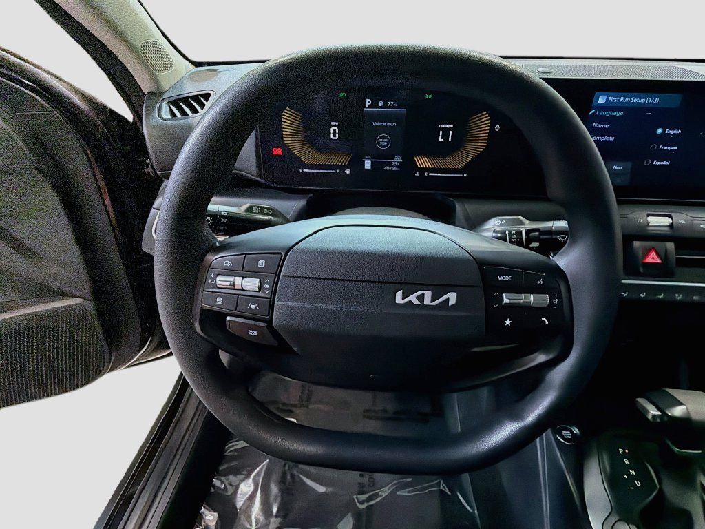 Used 2025 Kia K4 FWD image 12